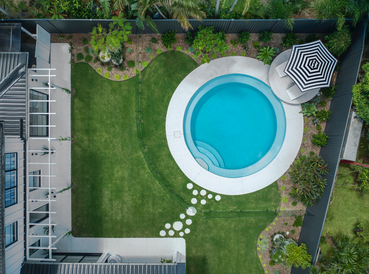 CIRCULAR WHITE POOL